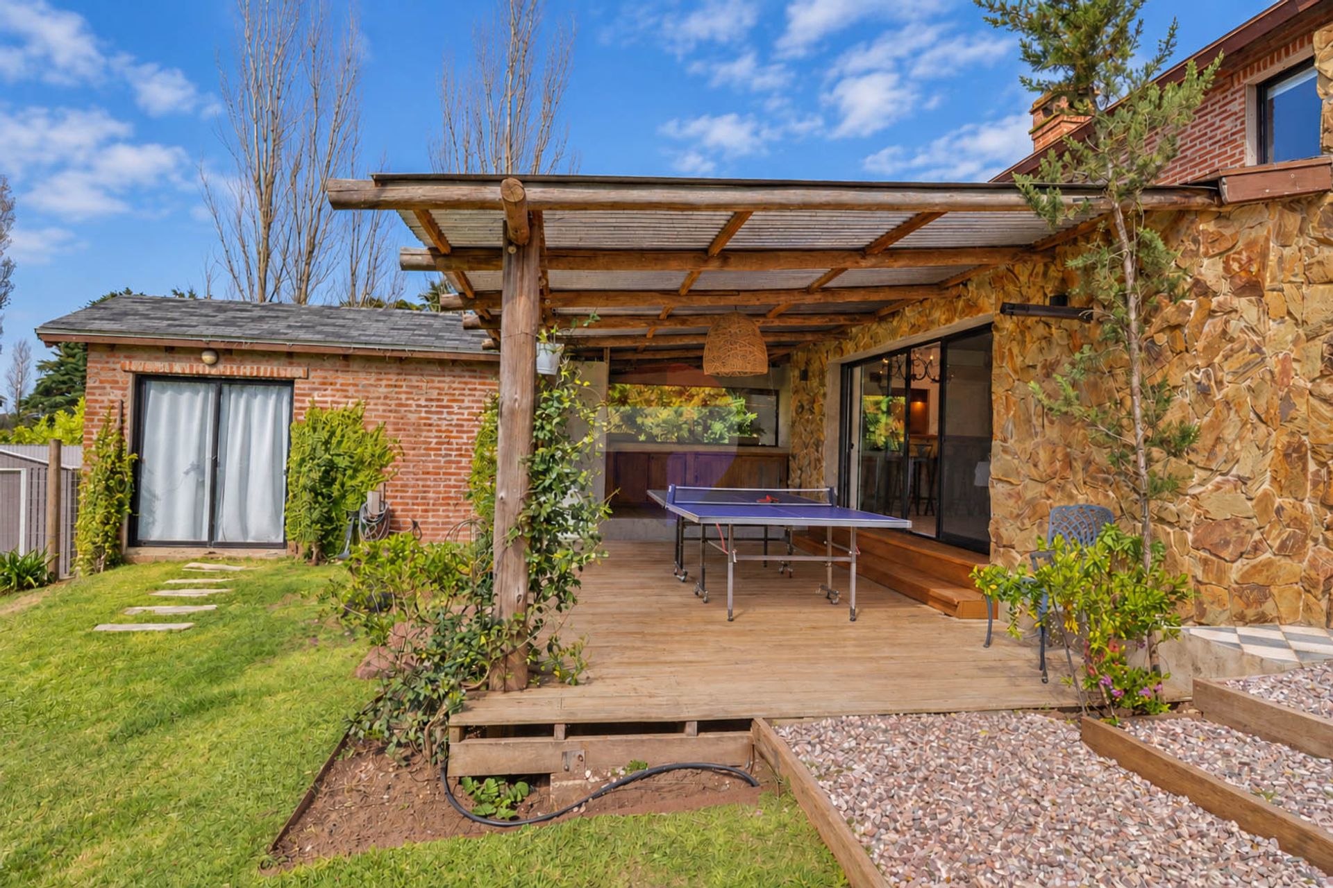 VENTA DE CASA EN LOMAS DE LA TAHONA, 3 DORMITORIOS - 4